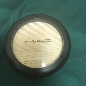MAC double gleam highlighter